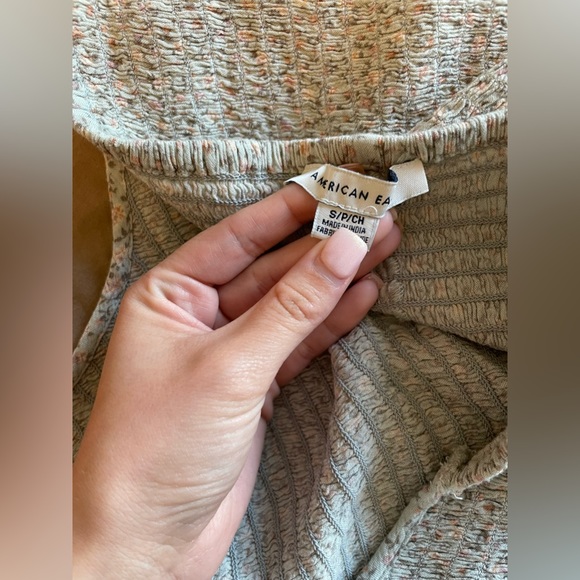 AE Floral halter Tank w/ open back and ties - Picture 5 of 5